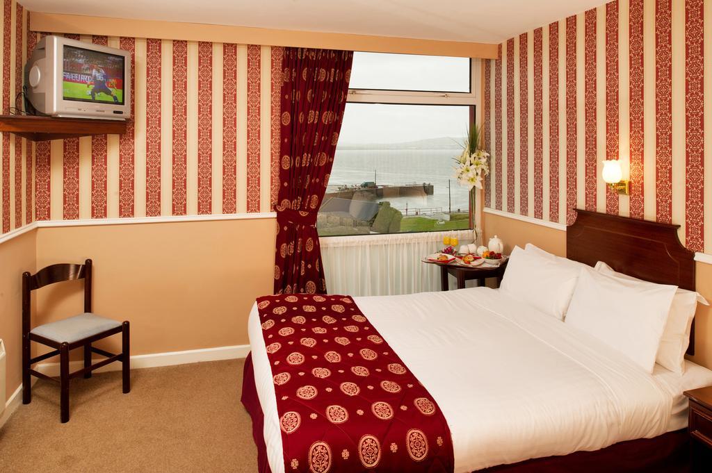 Logues Liscannor Hotel Zimmer foto